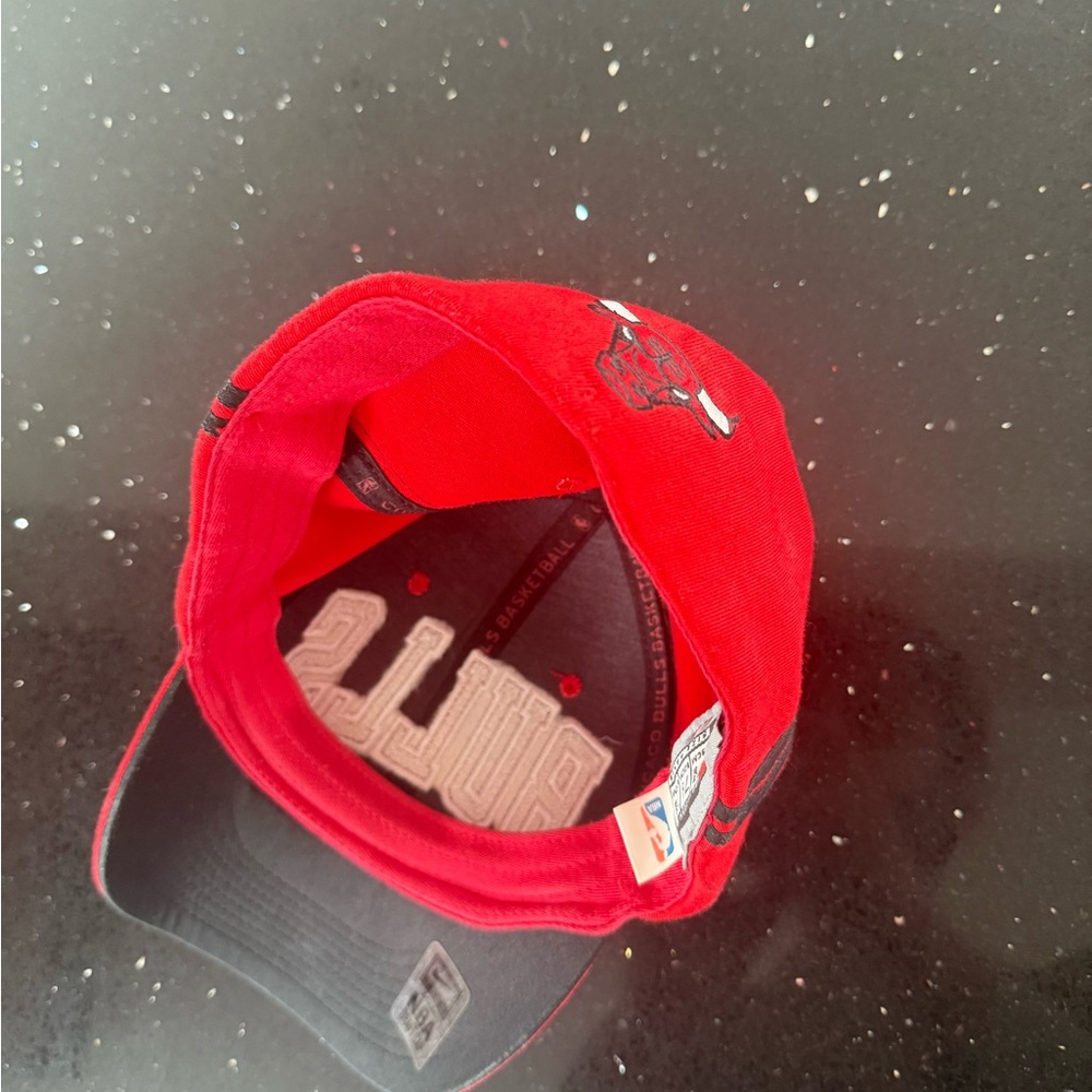 Officially NBA Chicago Bulls Draft Hat - Picture 5 of 8